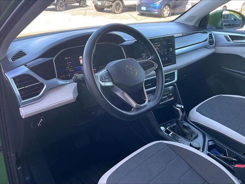 Used 2025 Volkswagen Taos SE w/ Panoramic Sunroof Package AWD/4WD image 8