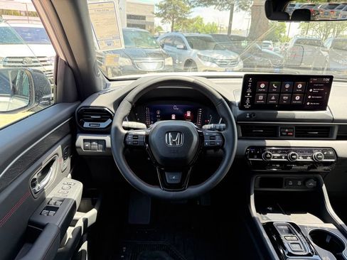 Certified 2026 Honda Pilot Black Edition image 4