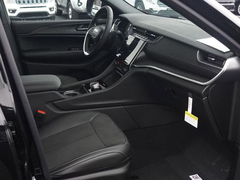 New 2025 Jeep Grand Cherokee L Altitude image 56