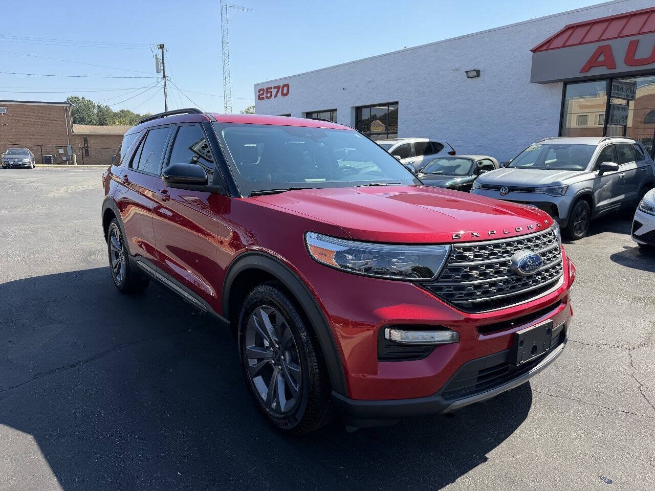 Used 2023 Ford Explorer XLT RWD image 3