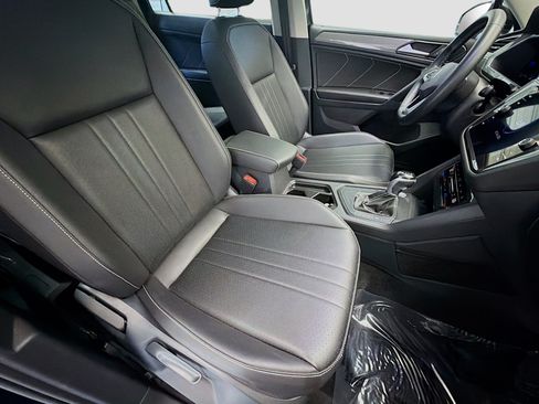 Used 2023 Volkswagen Tiguan SE FWD image 15