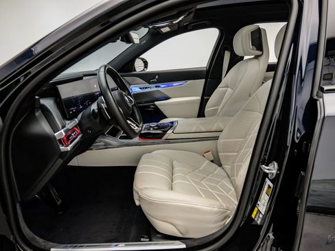 Used 2025 BMW i7 xDrive60 AWD/4WD image 37
