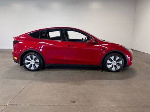 Used 2022 Tesla Model Y Long Range image 2