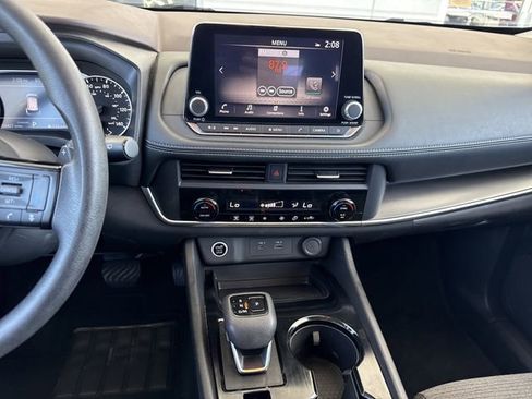 Used 2023 Nissan Rogue SV image 16