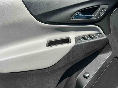 Used 2020 Chevrolet Equinox LT FWD image 16