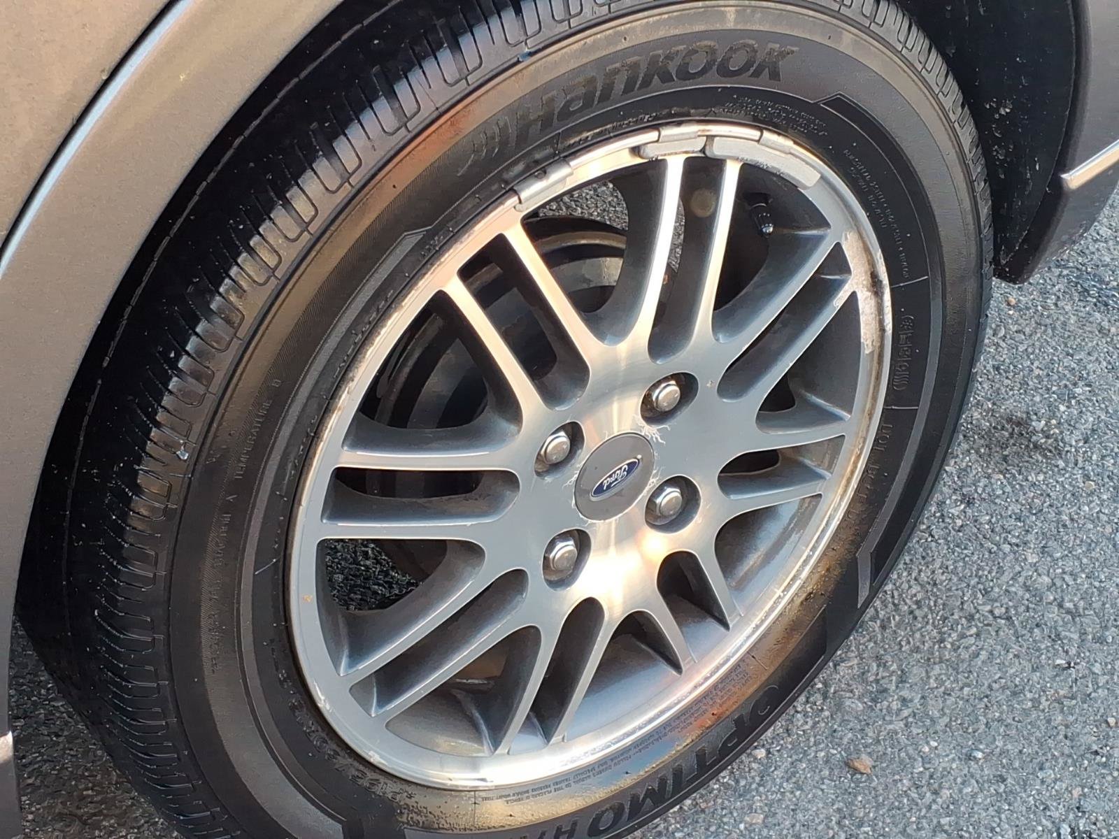 Used 2011 Ford Focus SE w/ Sedan SE Appearance Pkg FWD image 9