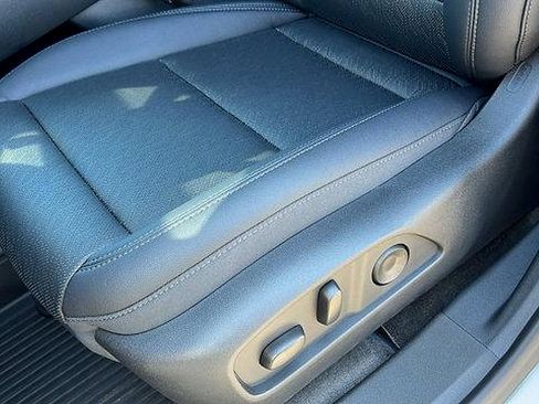 New 2026 Chevrolet Equinox LT w/ Convenience Package II image 17