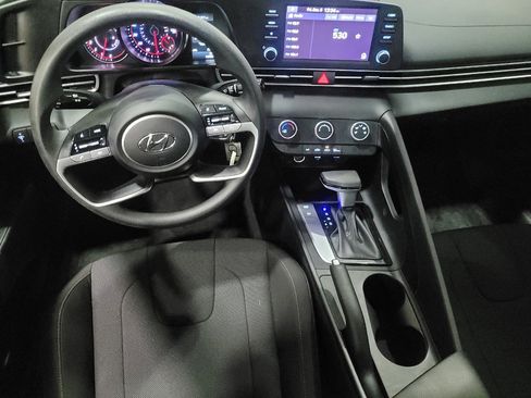 Used 2022 Hyundai Elantra SE image 22