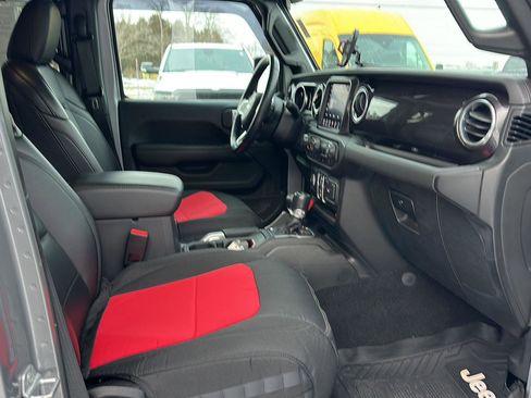 Used 2021 Jeep Wrangler Unlimited Sahara image 18