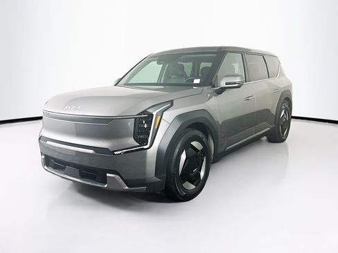 Used 2024 Kia EV9 Light RWD image 3