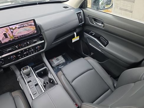 New 2026 Nissan Pathfinder SL FWD image 19