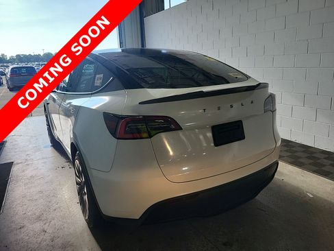 Used 2021 Tesla Model Y Long Range AWD/4WD image 3