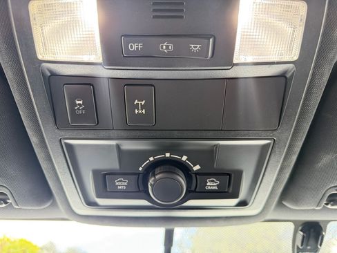 Used 2017 Toyota Tacoma TRD Off-Road w/ Tow Package AWD/4WD image 13