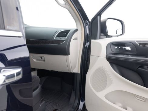 Used 2011 Chrysler Town & Country Touring w/ Security Group image 28