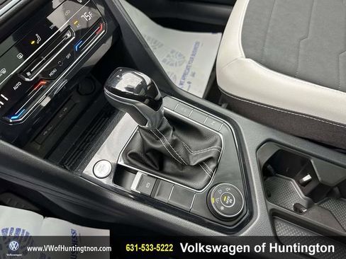 Certified 2025 Volkswagen Taos SE w/ Panoramic Sunroof Package image 30