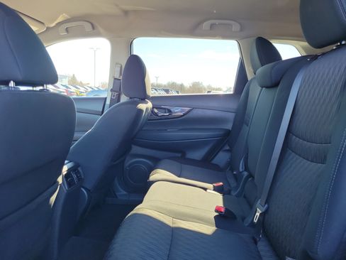 Certified 2018 Nissan Rogue SV image 11