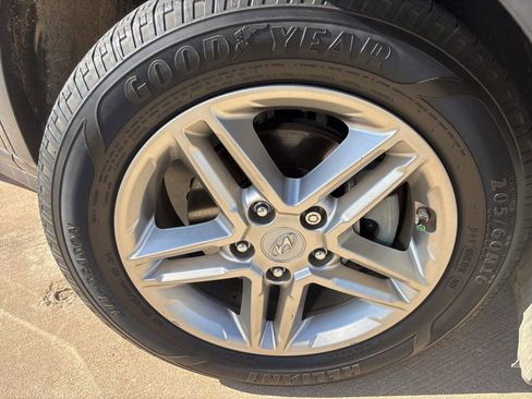 Used 2022 Hyundai Kona SE w/ Cargo Package image 8