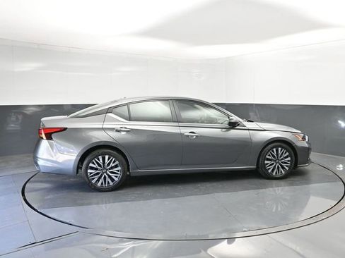 Used 2025 Nissan Altima 2.5 SV image 15