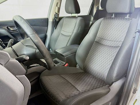 Used 2019 Nissan Rogue SV AWD/4WD image 16