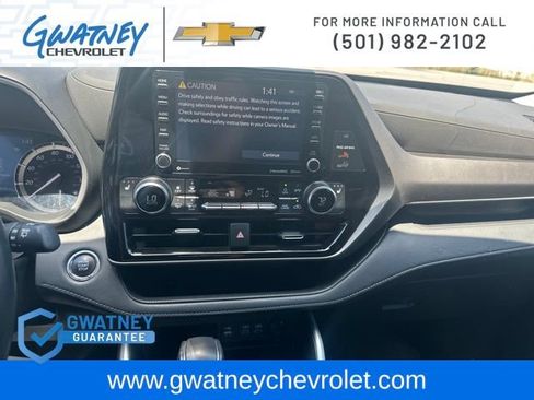 Used 2022 Toyota Highlander XLE AWD/4WD image 17