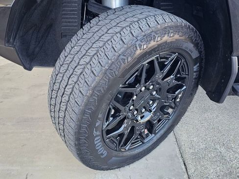 Used 2025 GMC Hummer EV 2X image 16