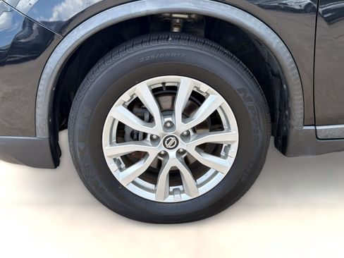 Used 2017 Nissan Rogue SV FWD image 12