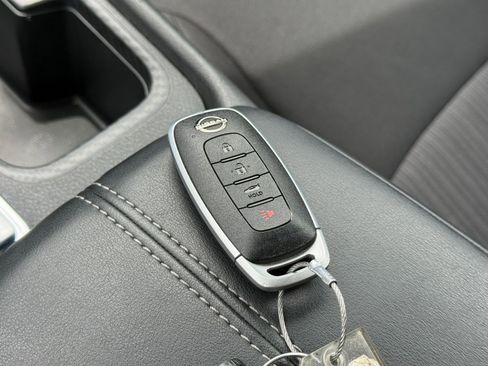 Used 2025 Nissan Sentra SV FWD image 21