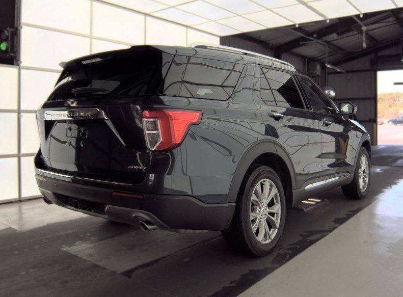Used 2023 Ford Explorer Limited w/ Limited Technology Package AWD/4WD image 4