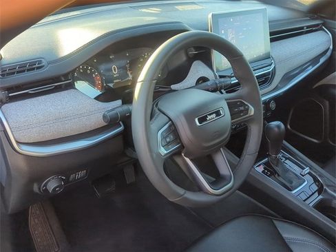 Certified 2024 Jeep Compass Latitude image 12