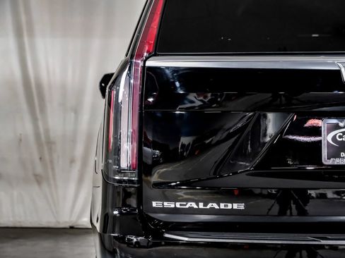 Used 2021 Cadillac Escalade Luxury RWD image 39