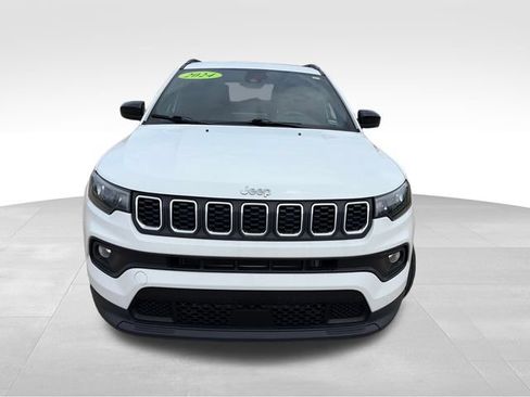 Used 2024 Jeep Compass Latitude AWD/4WD image 13