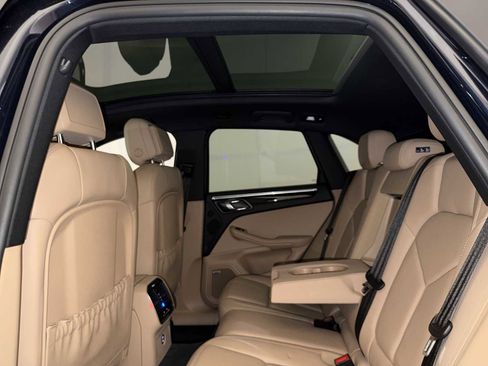 Used 2021 Porsche Macan image 21