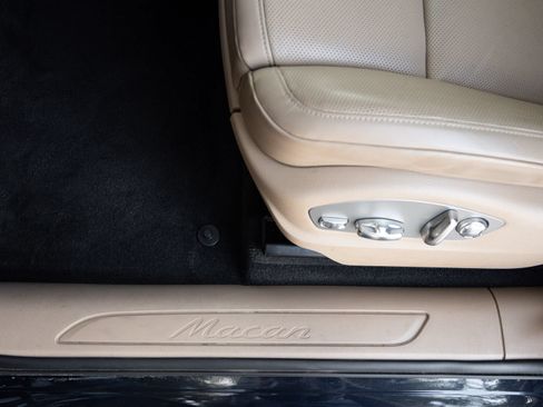 Certified 2023 Porsche Macan AWD/4WD image 20