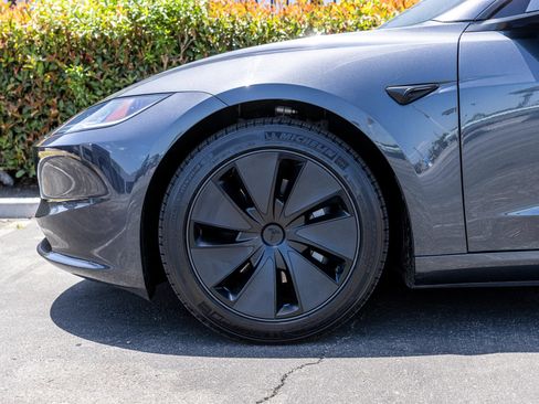 Used 2024 Tesla Model 3 Standard Range RWD image 4
