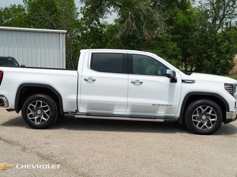 Used 2022 GMC Sierra 1500 SLT RWD image 4