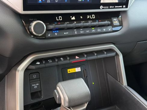 Used 2023 Toyota Tundra Limited AWD/4WD image 19