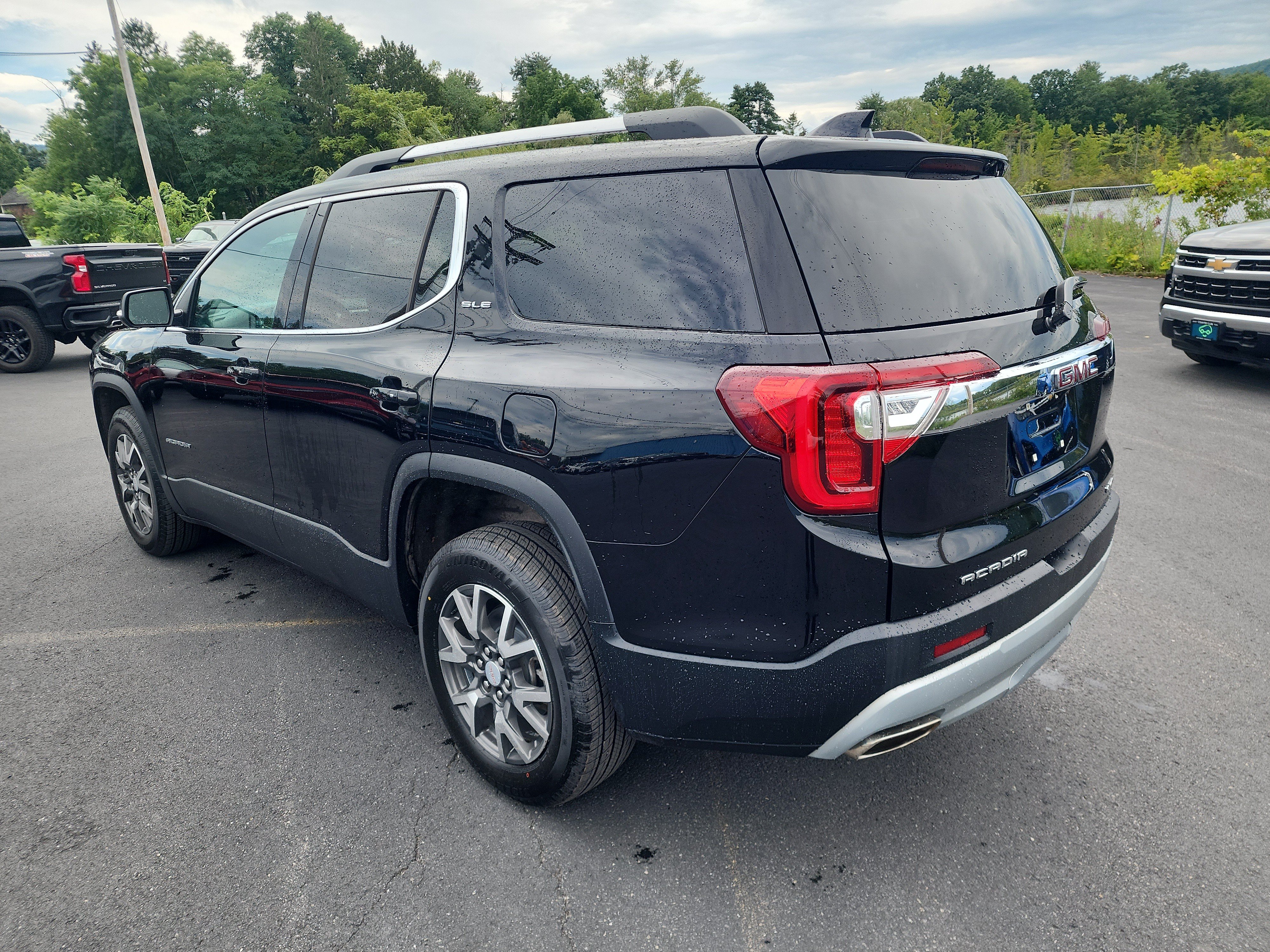 Certified 2023 GMC Acadia SLE w/ Driver Convenience Package AWD/4WD image 6