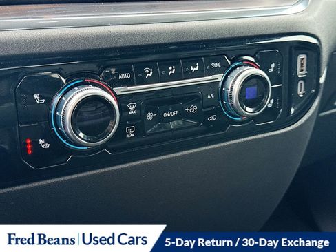 Used 2024 GMC Sierra 1500 SLT image 17