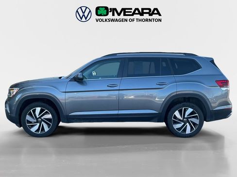 Used 2025 Volkswagen Atlas SE image 2