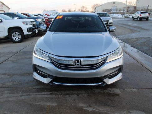 Used 2017 Honda Accord Sport image 2