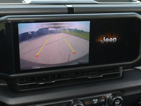 Used 2024 Jeep Wrangler Unlimited Sahara AWD/4WD image 26