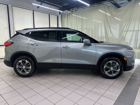 Used 2025 Chevrolet Blazer LT w/ Convenience Package FWD image 3