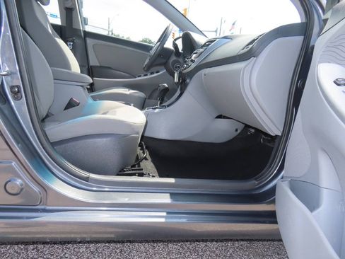 Used 2013 Hyundai Accent GLS w/ Premium Pkg FWD image 17