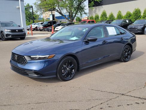 Certified 2025 Honda Accord SE image 2
