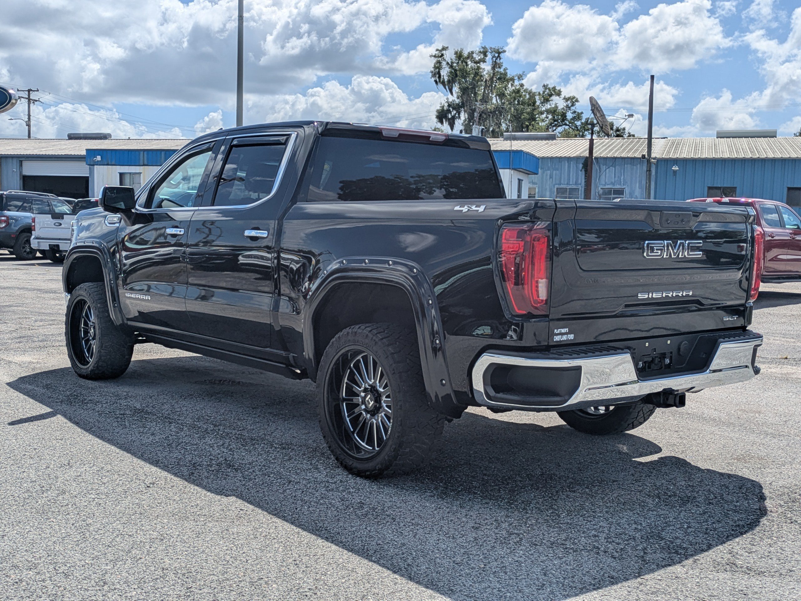 Used 2024 GMC Sierra 1500 SLT w/ SLT Premium Package AWD/4WD image 6