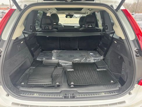 Used 2022 Volvo XC90 T6 Momentum w/ Advanced Package image 32