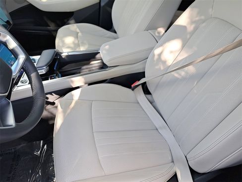 Certified 2024 Audi Q8 e-tron Premium Plus w/ Premium Plus Package image 17