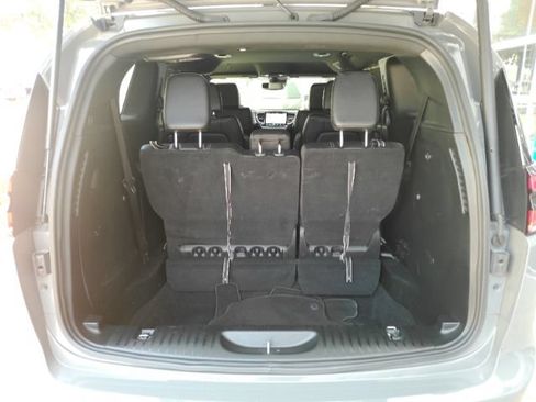 Used 2025 Chrysler Pacifica Select FWD image 28