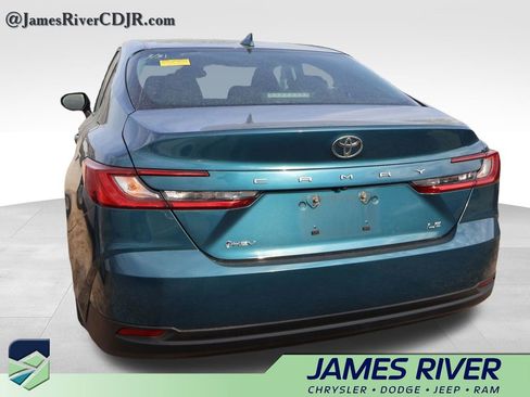 Used 2025 Toyota Camry SE image 15