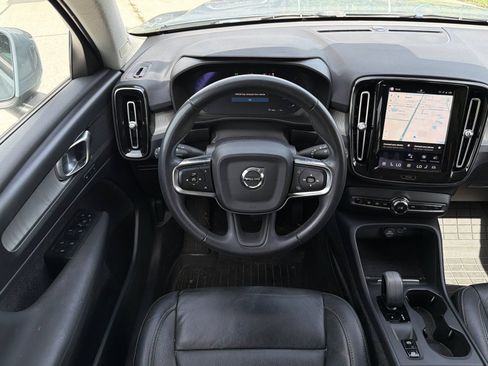 Used 2023 Volvo XC40 B4 Core w/ Convenience Package FWD image 14
